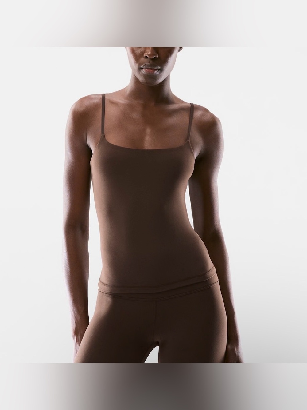 Aritzia Golden BUTTER Sports Tank
Sweat-wicking squareneck camisole
BUTT